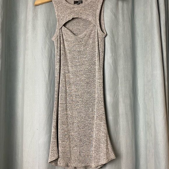 Wilfred Aritzia keyhole dress - Picture 2 of 3